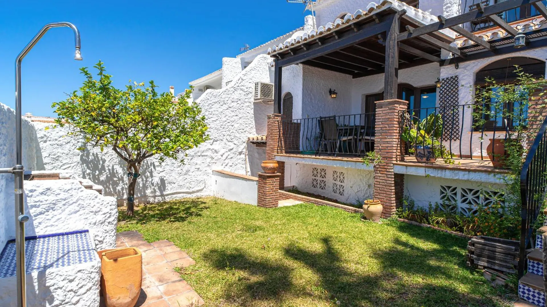 Capistrano Village Casa Garden Nerja